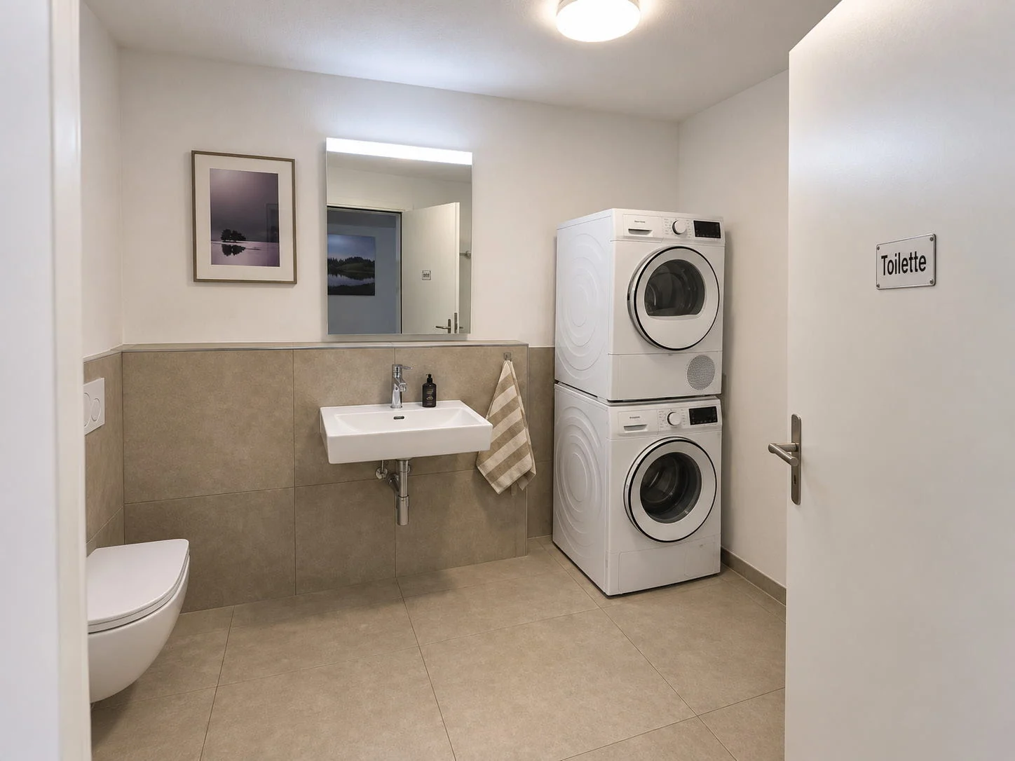 Dusche und WC mit Waschturm